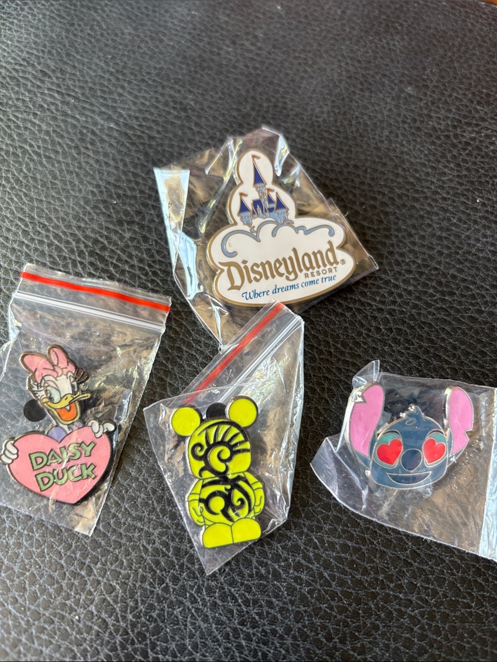 DISNEY Collector Pins. 4  🆕 pins ready to collect or trade. With lanyard